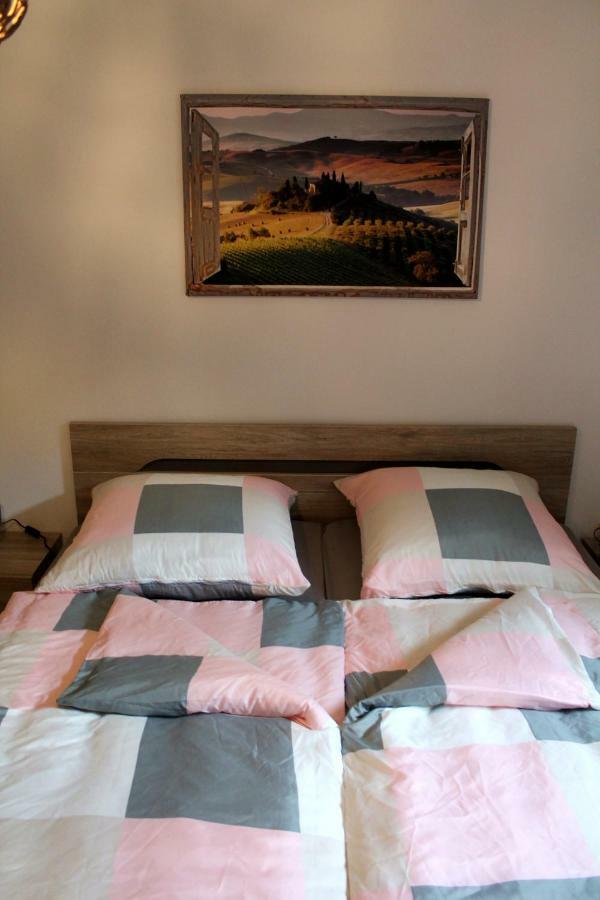 Ferienwohnung " Gecko 2 " Andernach Bagian luar foto