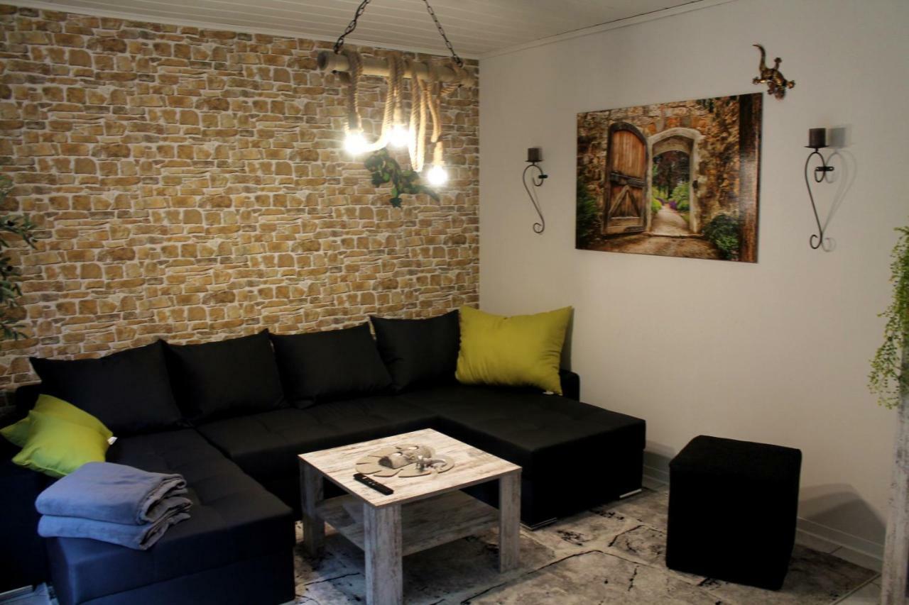 Ferienwohnung " Gecko 2 " Andernach Bagian luar foto